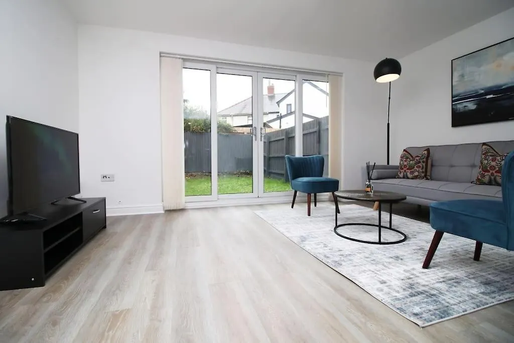 Holiday home Modern Cardiff Comfort: 3-Bed House with Free Parking
