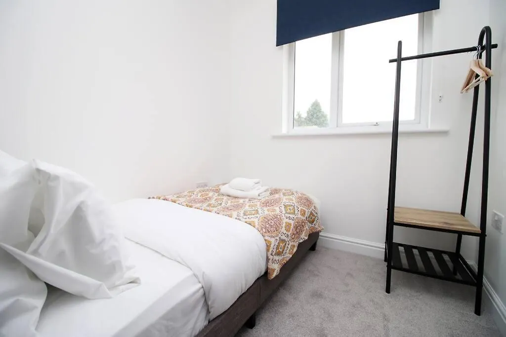 Modern Cardiff Comfort: 3-Bed House with Free Parking 0*,  United Kingdom