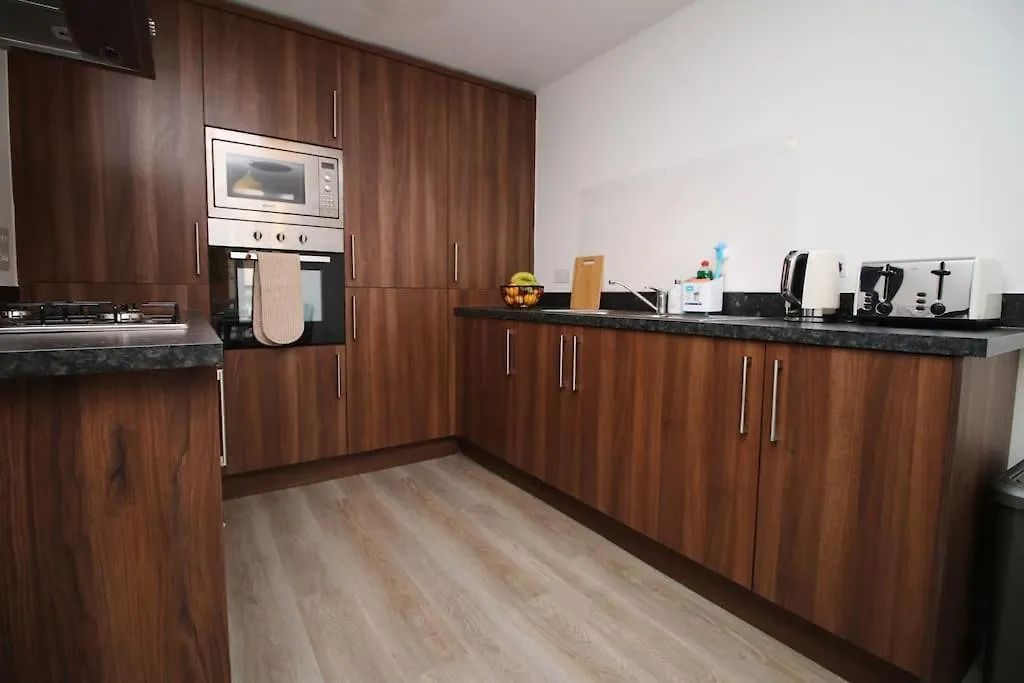 Holiday home Modern Cardiff Comfort: 3-Bed House with Free Parking