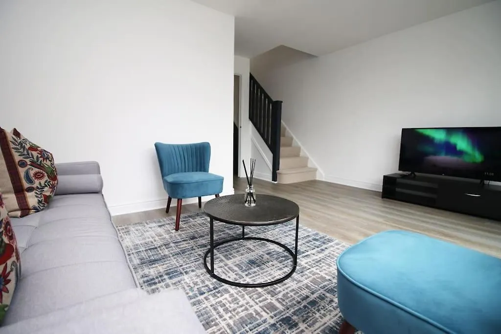 Modern Cardiff Comfort: 3-Bed House with Free Parking