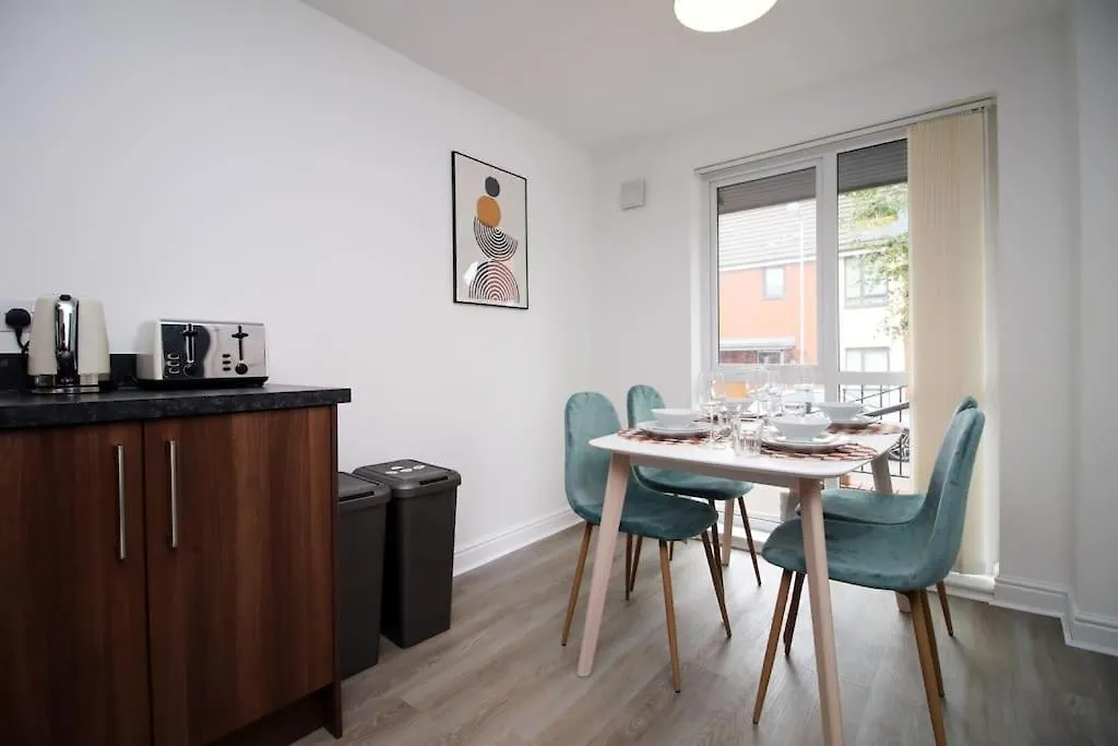 Modern Cardiff Comfort: 3-Bed House with Free Parking