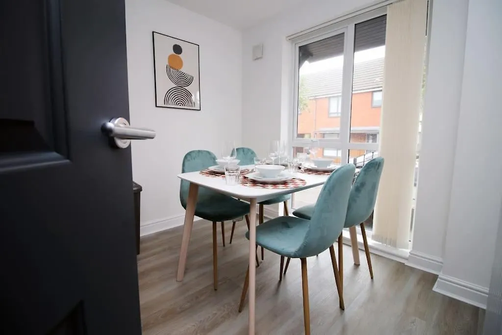 Holiday home Modern Cardiff Comfort: 3-Bed House with Free Parking United Kingdom