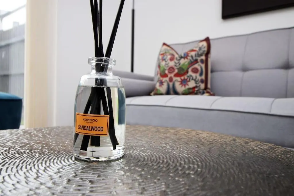 Modern Cardiff Comfort: 3-Bed House with Free Parking 0*,  United Kingdom
