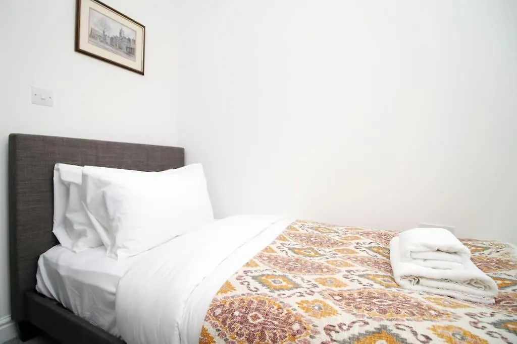 Holiday home Modern Cardiff Comfort: 3-Bed House with Free Parking United Kingdom