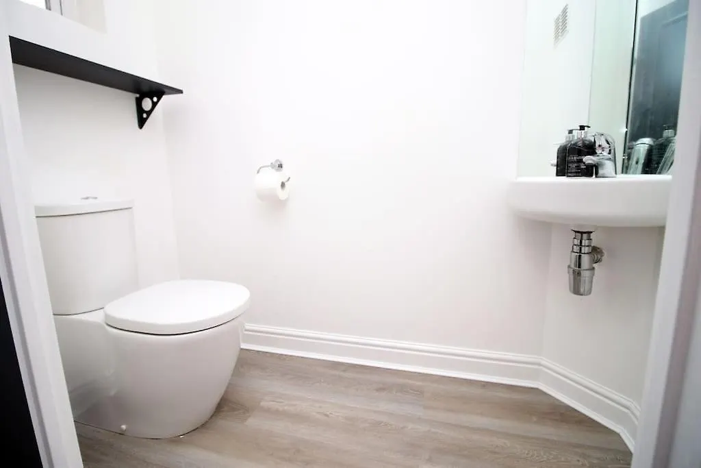 Modern Cardiff Comfort: 3-Bed House with Free Parking 0*,  United Kingdom