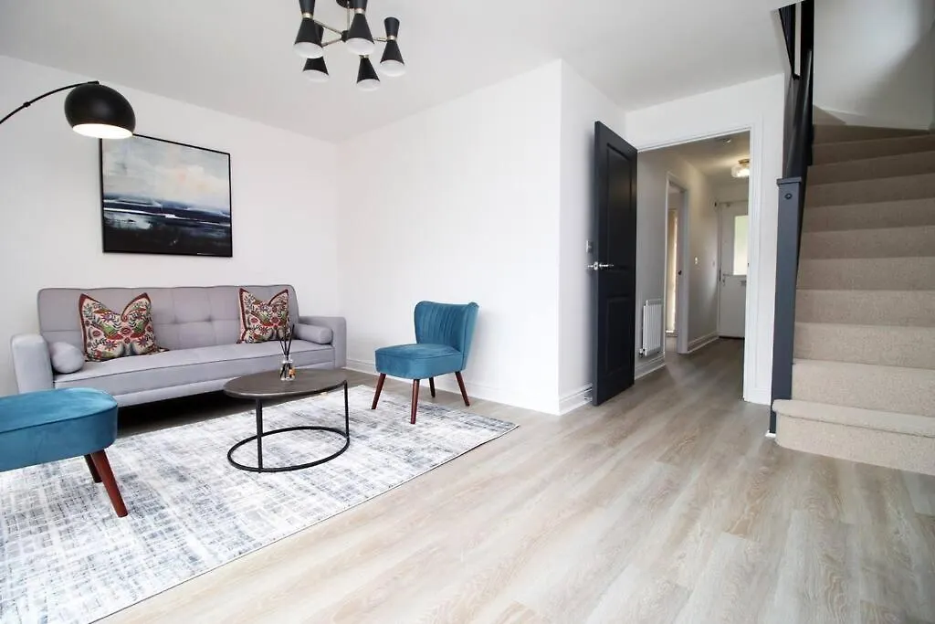 Modern Cardiff Comfort: 3-Bed House with Free Parking