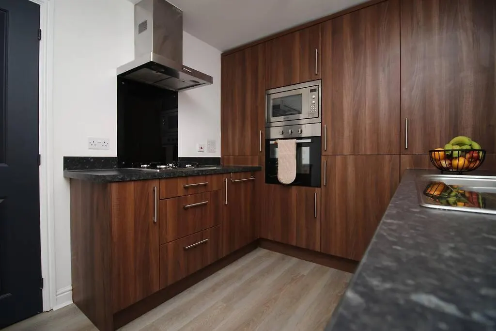 Modern Cardiff Comfort: 3-Bed House with Free Parking