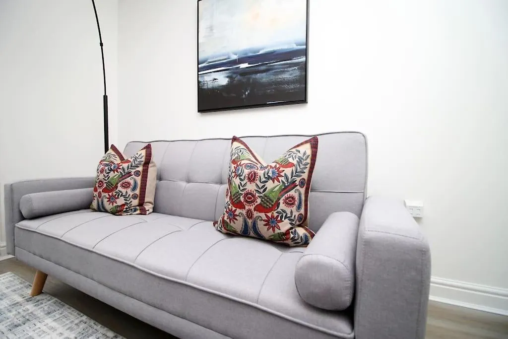 Modern Cardiff Comfort: 3-Bed House with Free Parking